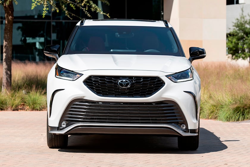 2022-toyota-highlander-front-view-carbuzz-1050467