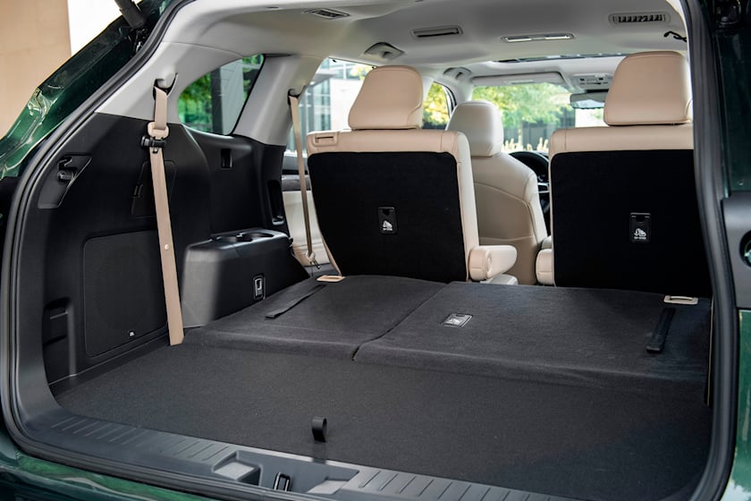 2022-toyota-highlander-trunk-space-with-third-row-folded-carbuzz-1050490