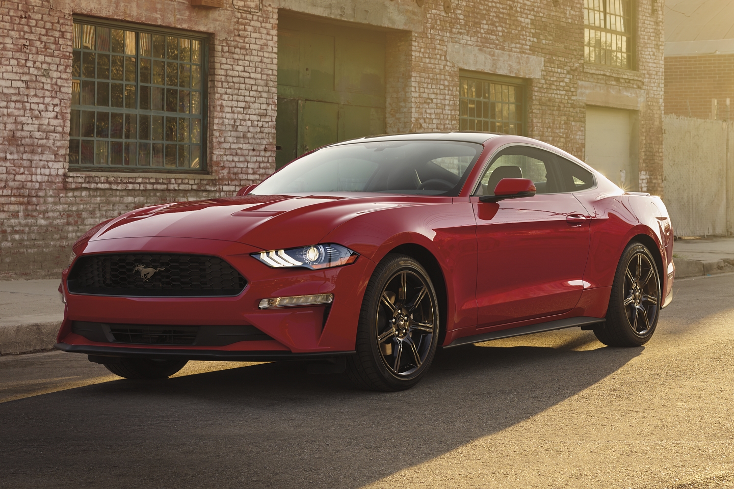 C9573019_MUST_EcoBoost_Fstbck_UrbanScene_mj