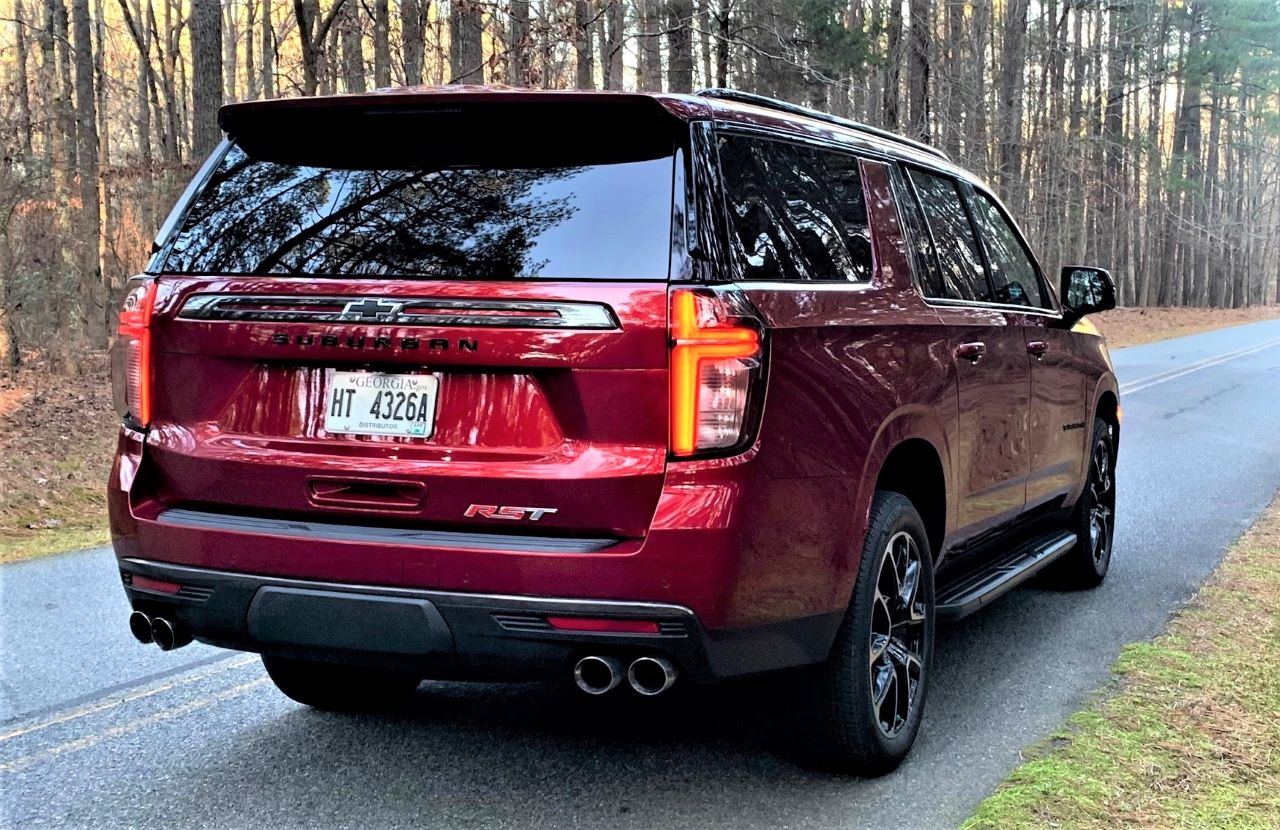 chevrolet-suburban-2022_back_full
