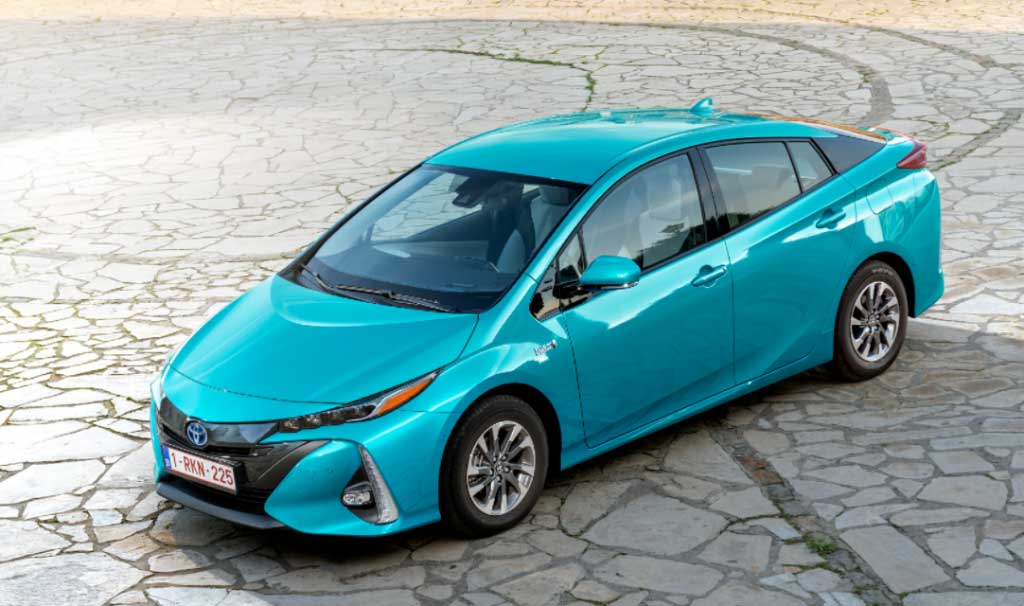 tayota_prius_front
