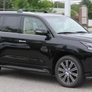 2021 Lexus LX 570_right_