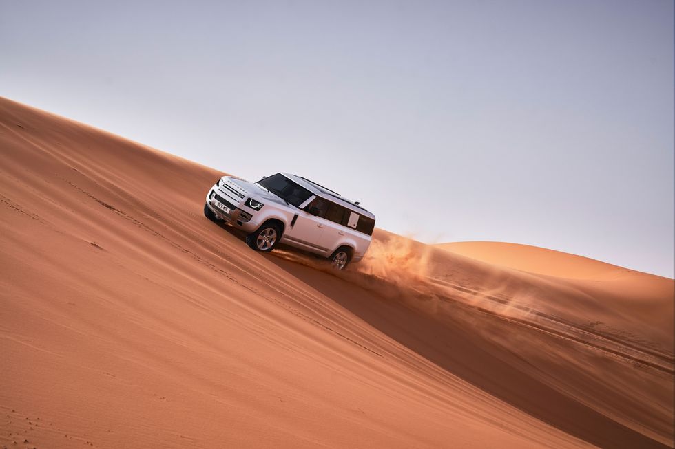 Land Rover Defender 2023