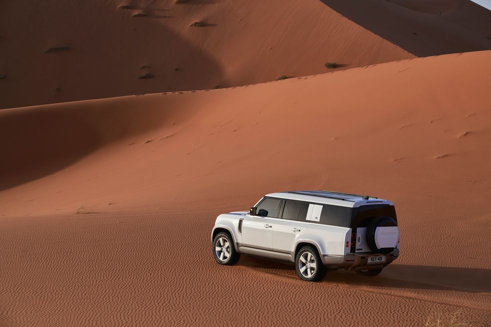 Land Rover Defender 2023