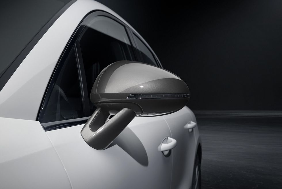 2023-porsche-macan