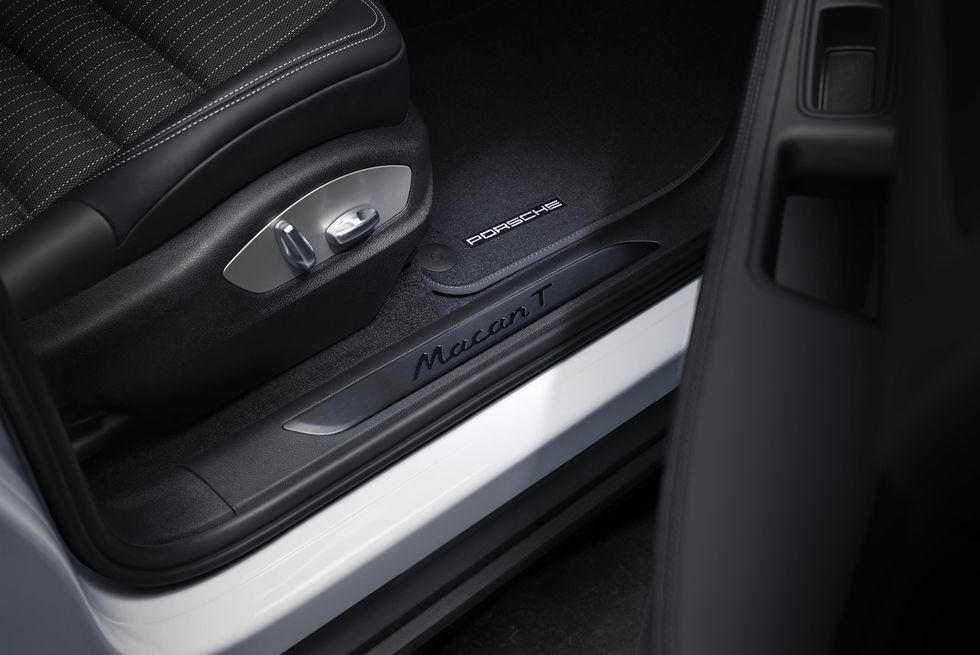 2023-porsche-macan