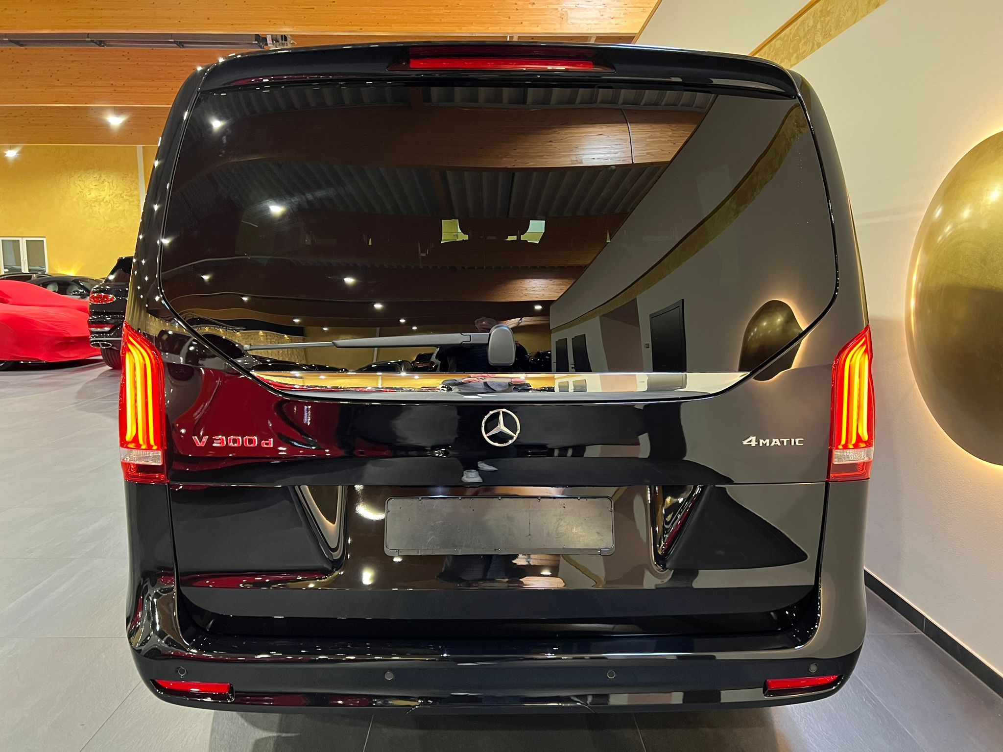Mercedes V300d 4Matic_back