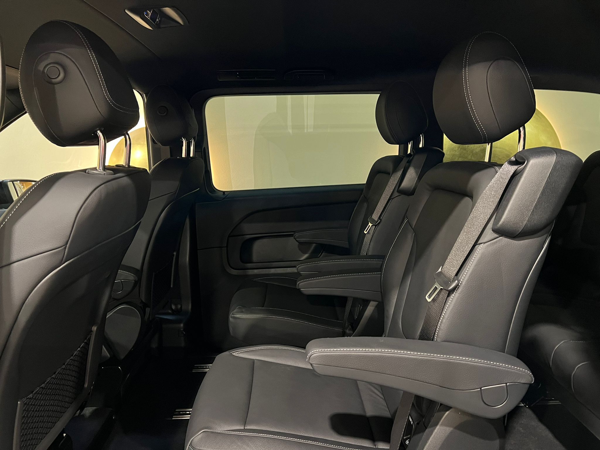 Mercedes V300d 4Matic_salon_left