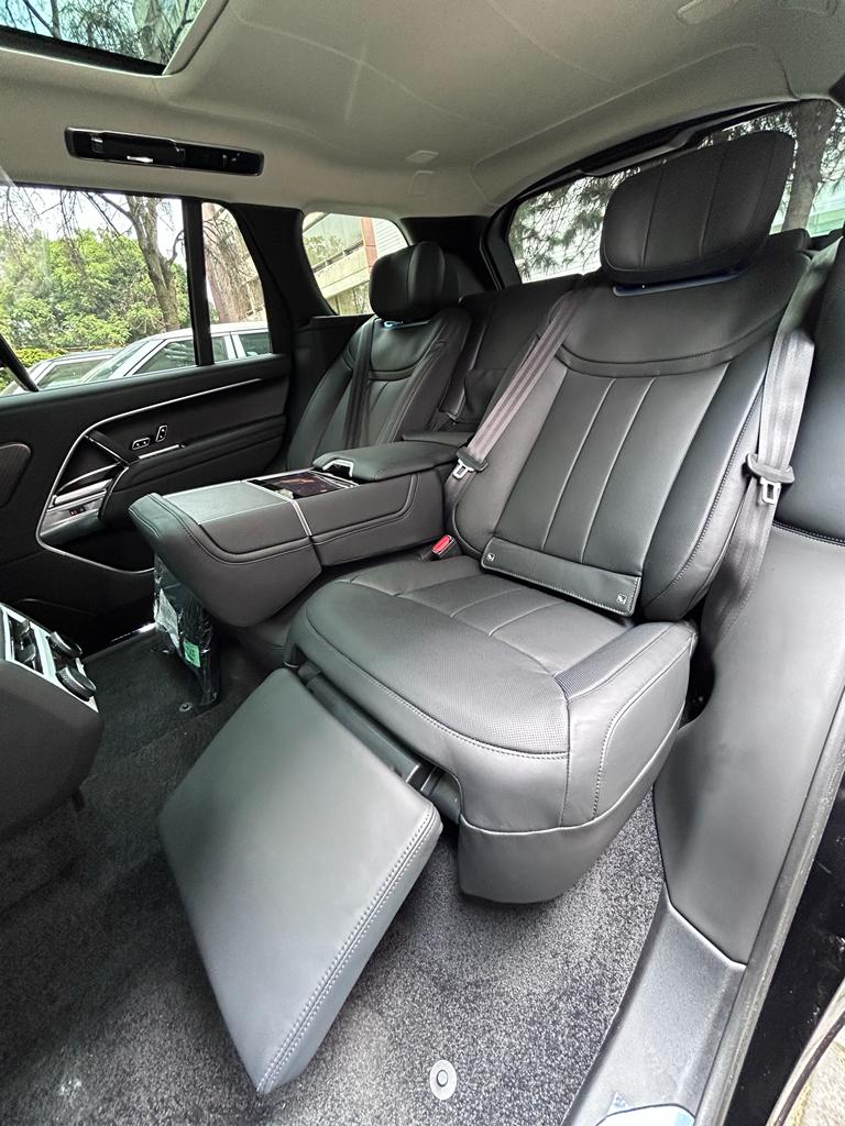 range_rover_2023_front_salon