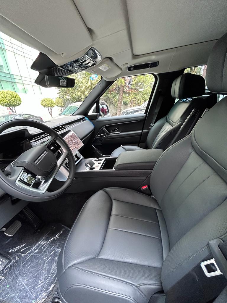range_rover_2023_front_salons