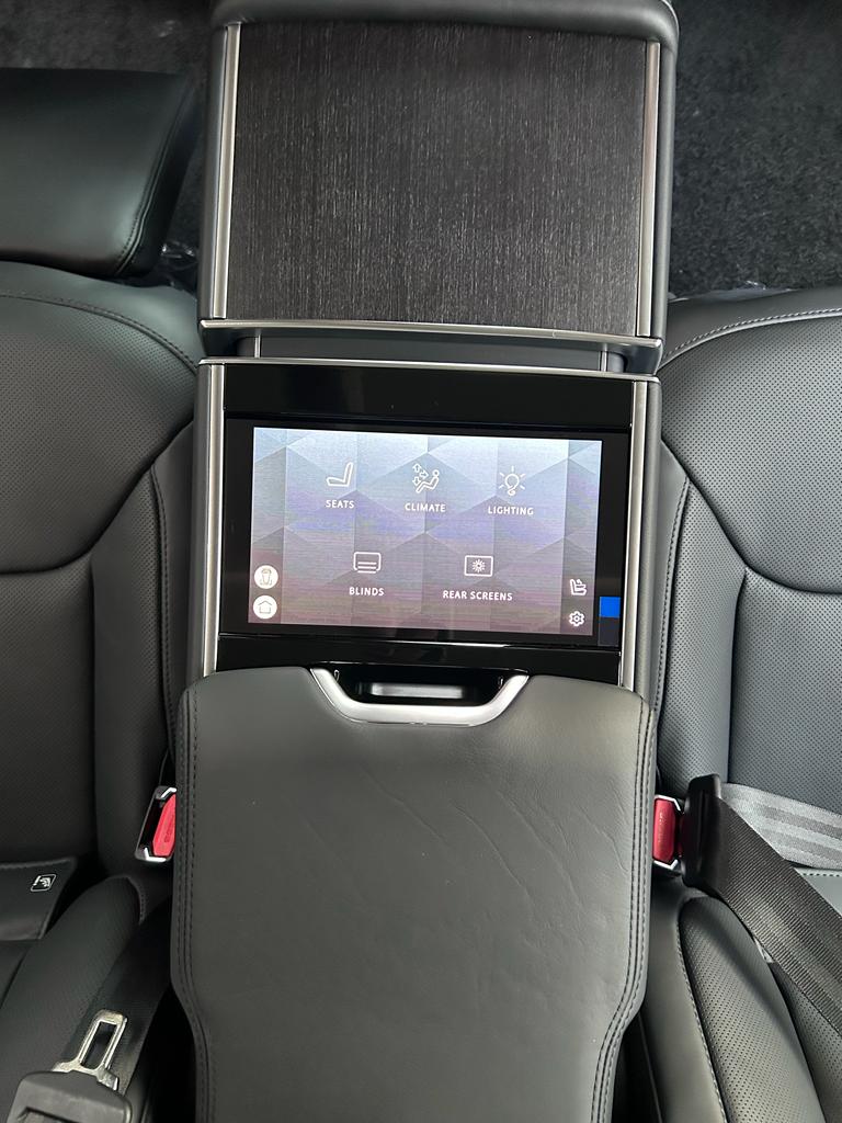 range_rover_2023_front_tv