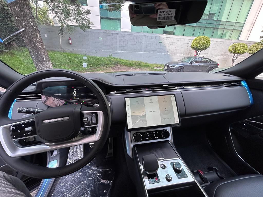 range_rover_2023_salon_front