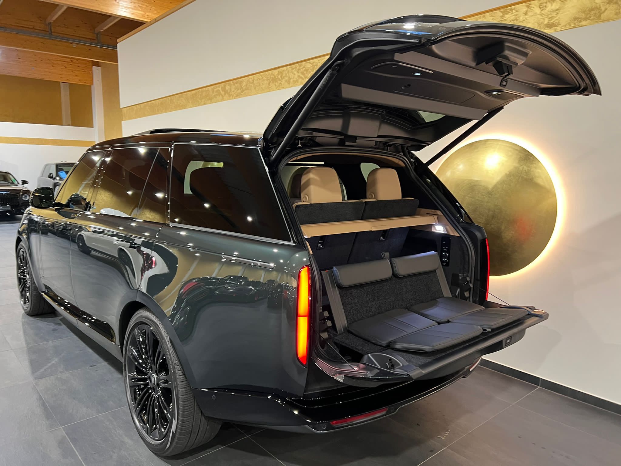 Range_Rover_back