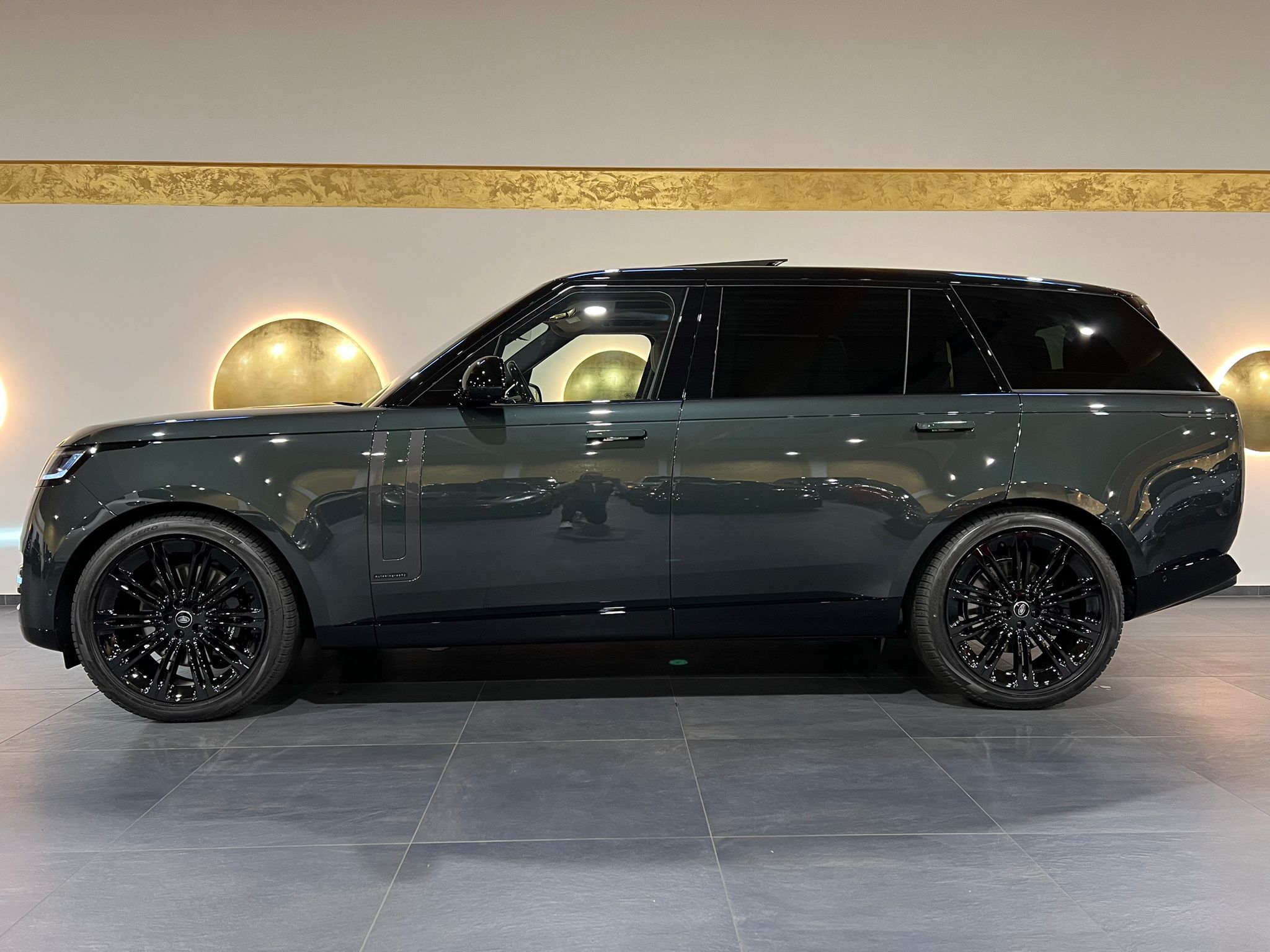 Range_Rover_left