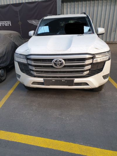 Toyota Land Cruiser 300 2022_front