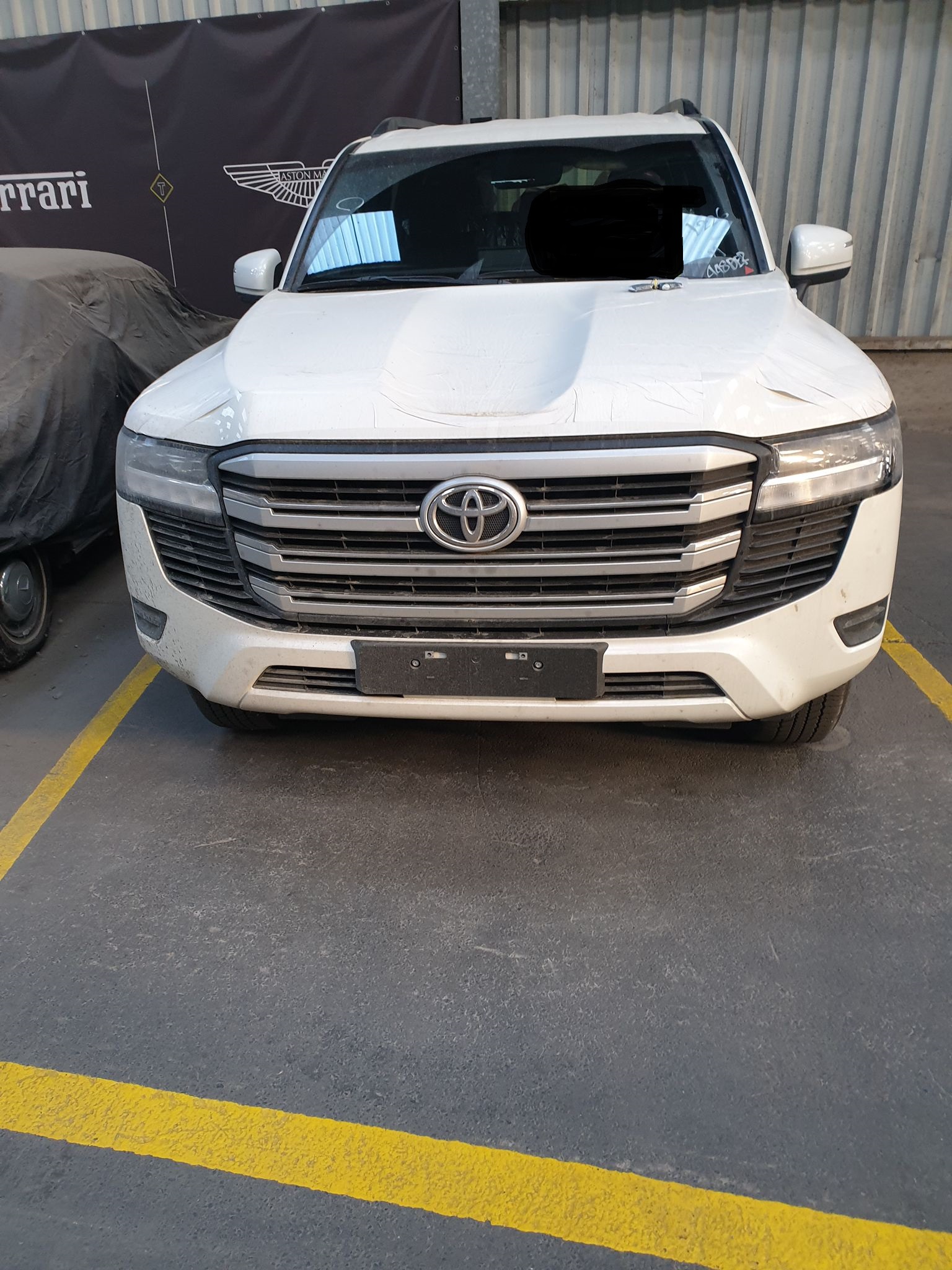 Toyota Land Cruiser 300 2022_front Toyota Land Cruiser 300 2022_front